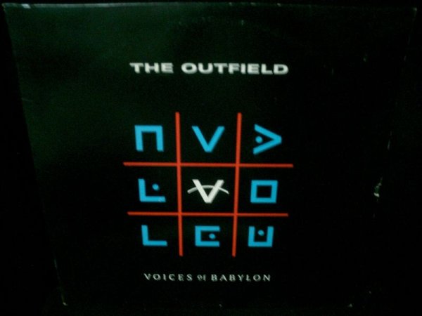 画像1: アウトフィールド3枚目/US原盤★THE OUTFIELD-『VOICES OF BABYLON』 (1)